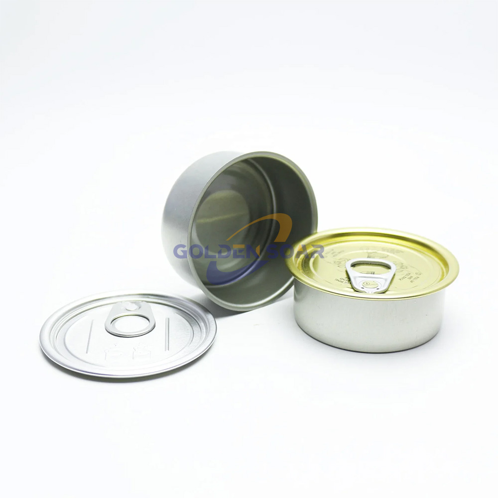 Latas de atún vacías con tapa